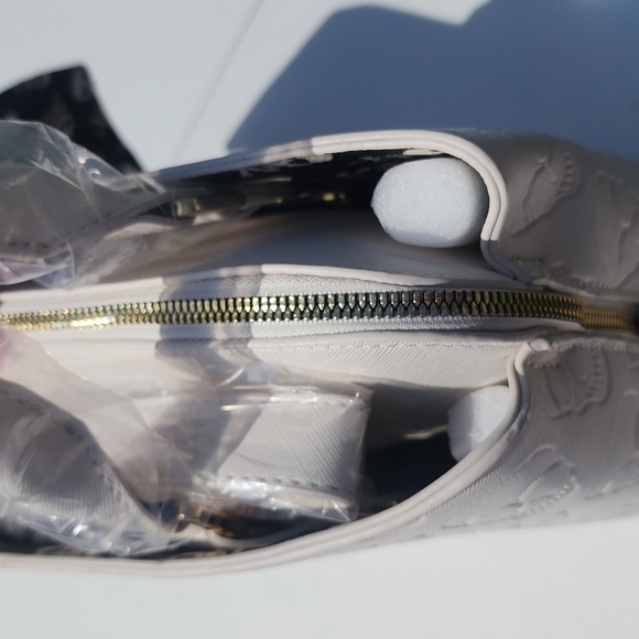 BETSEY JOHNSON SKULL SATCHEL - Picture 6 of 12